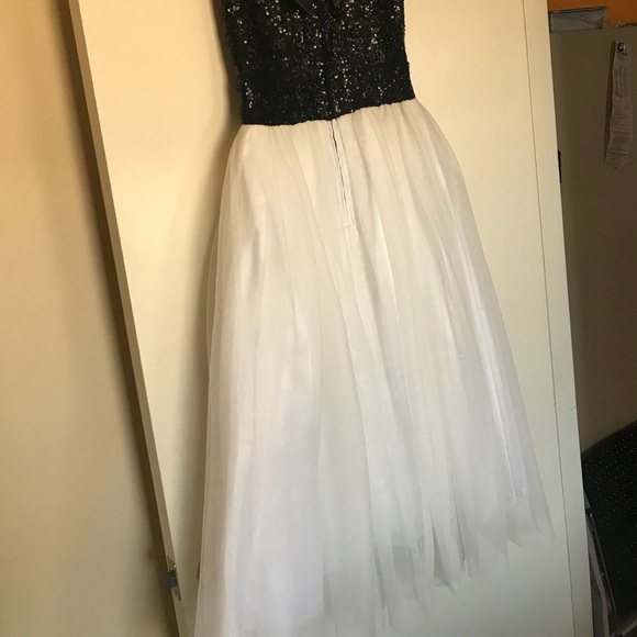 Windsor Formal Prom Dress - Picture 3 of 4